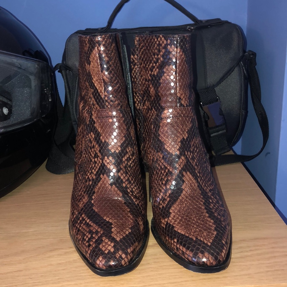 Zara Snakeskin Booties Size 40 Used Once